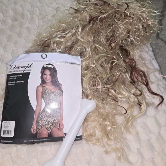 Costume - Picture 2 of 4